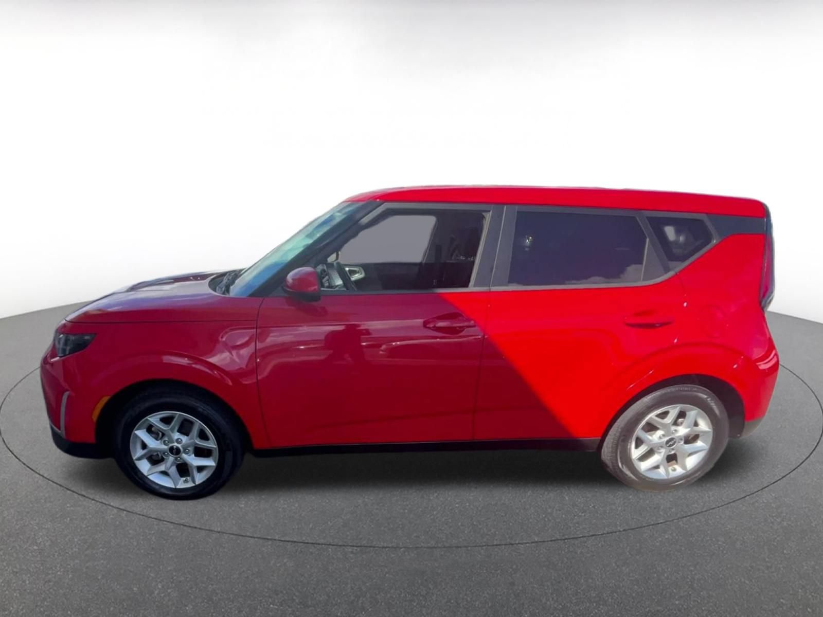 Used 2025 Kia Soul LX w/ LX Technology Package FWD image 8