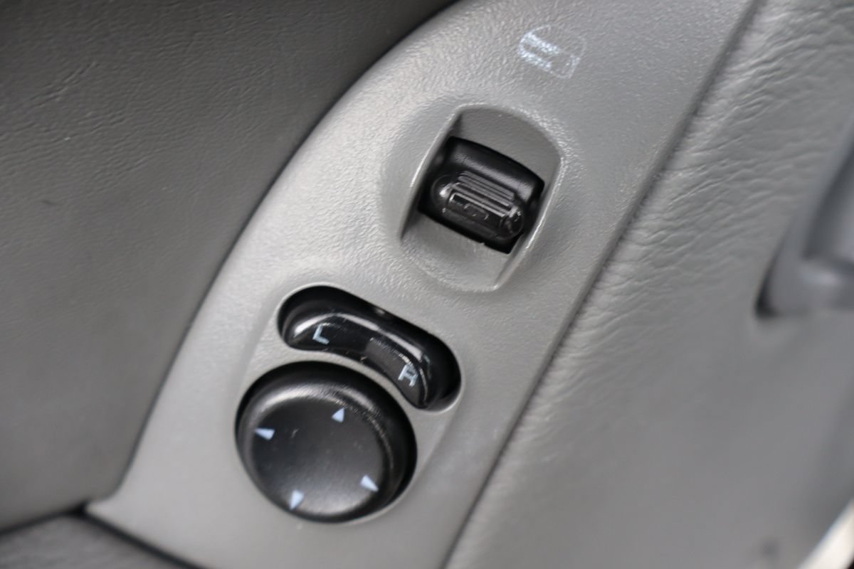 Used 2006 Jeep Liberty Sport AWD/4WD image 27