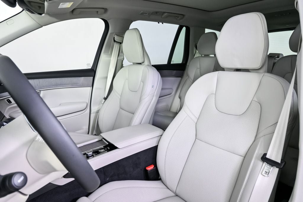 Used 2026 Volvo XC90 B6 Ultra w/ Protection Package AWD/4WD image 7