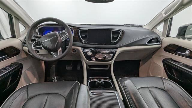 Used 2023 Chrysler Pacifica Limited FWD image 26