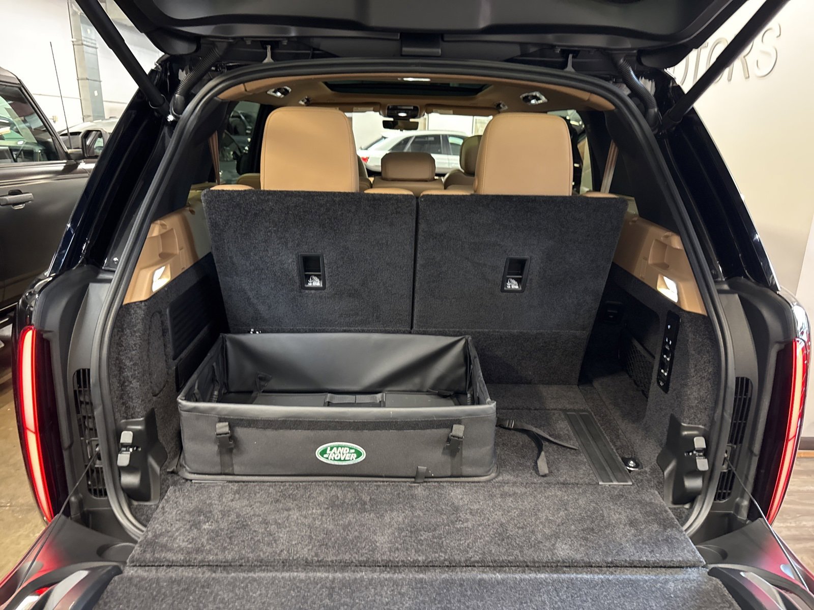 Used 2025 Land Rover Range Rover Long Wheelbase SE image 22