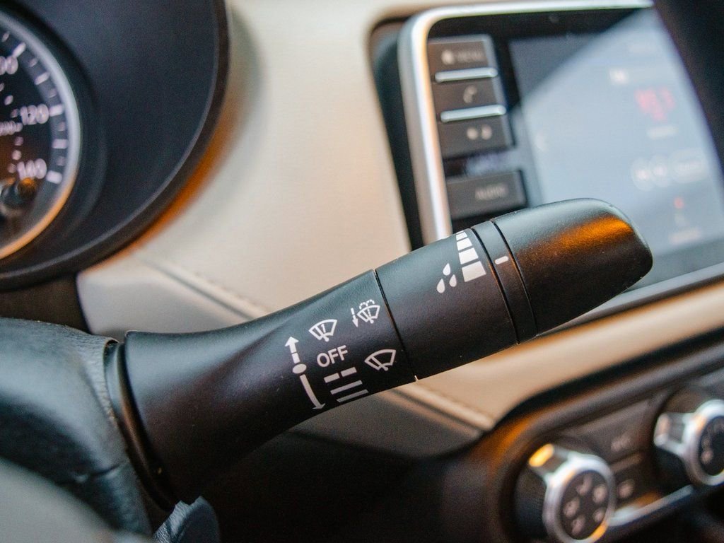 Used 2022 Nissan Versa SV image 15