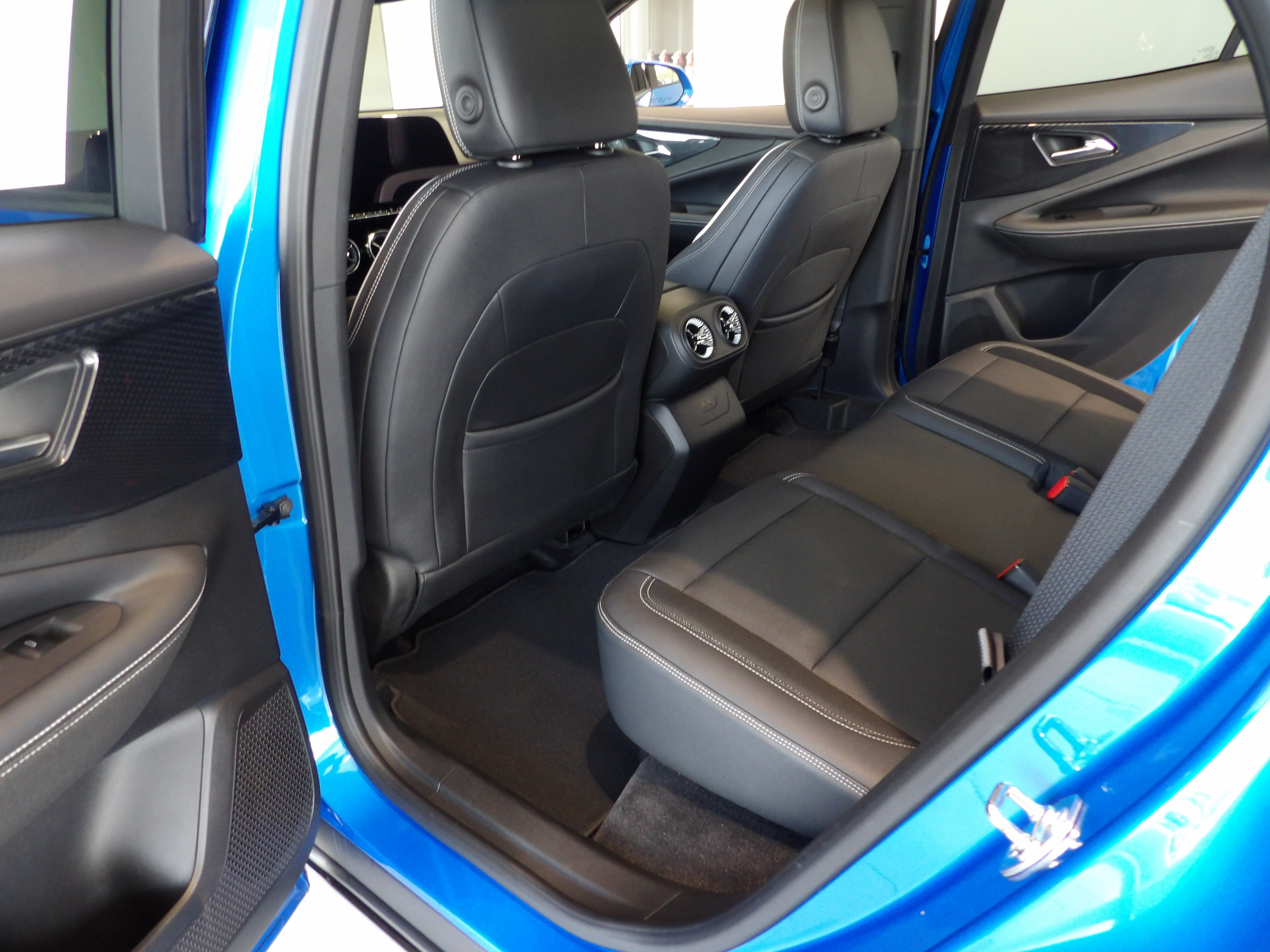 Used 2024 Chevrolet Blazer EV LT AWD/4WD image 19