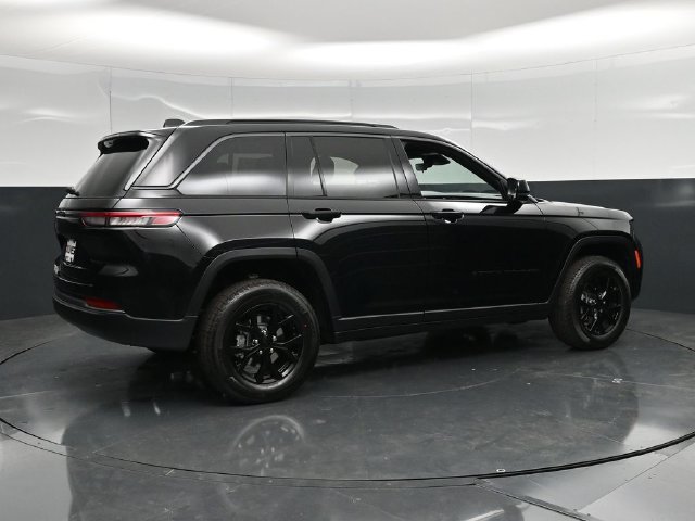 New 2026 Jeep Grand Cherokee Altitude AWD/4WD image 2