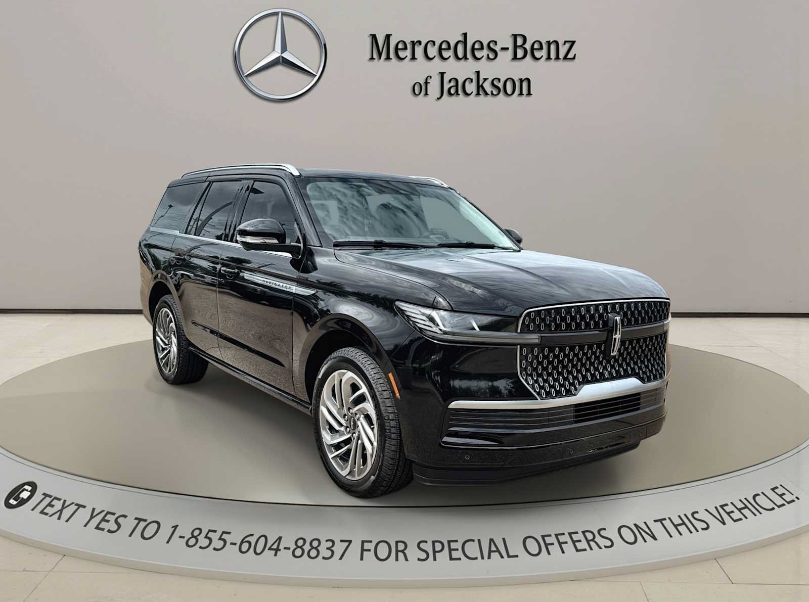 Used 2026 Lincoln Navigator Reserve AWD/4WD image 2