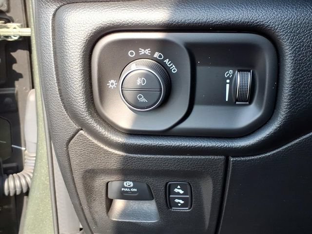 Used 2020 RAM 1500 Big Horn AWD/4WD image 16