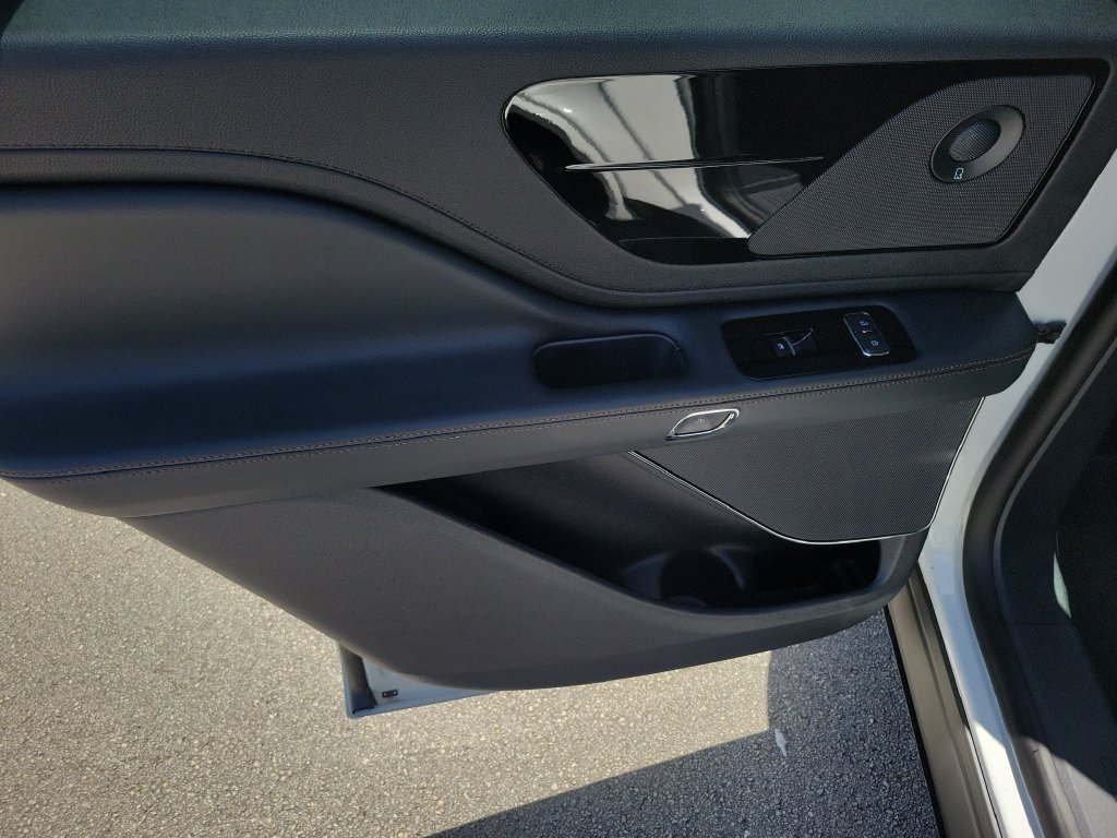 New 2026 Lincoln Aviator 2WD image 17