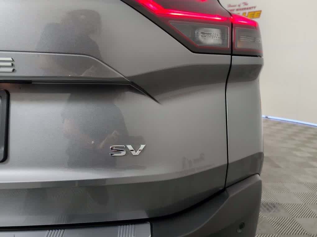 Used 2023 Nissan Rogue SV FWD image 12