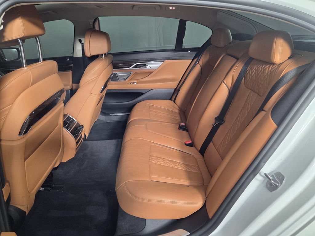 Used 2020 BMW 750i xDrive w/ Autobahn Package AWD/4WD image 23