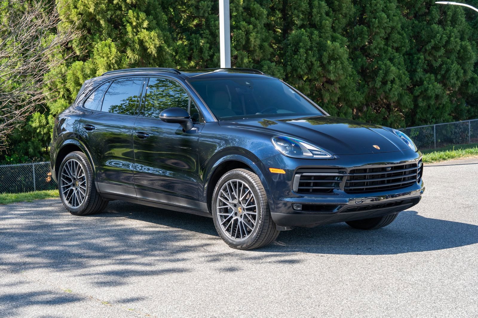 Certified 2023 Porsche Cayenne Platinum Edition image 9