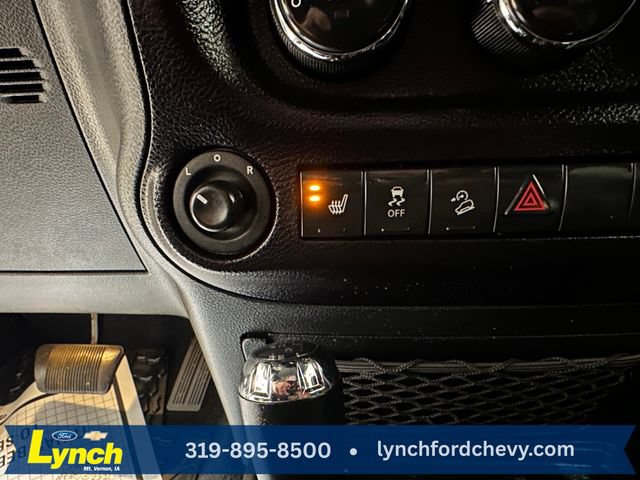Used 2015 Jeep Wrangler Unlimited Sahara AWD/4WD image 11