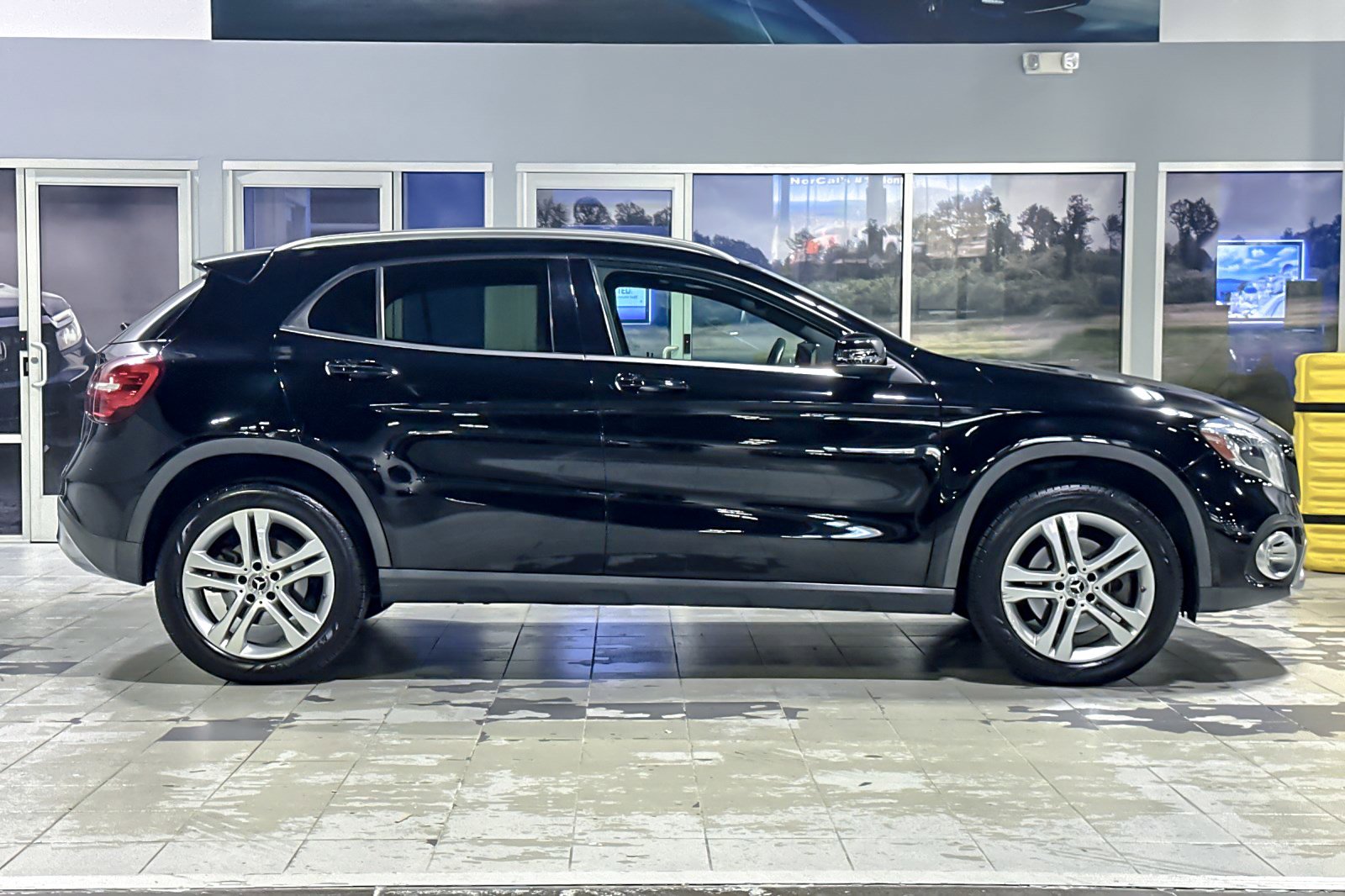 Used 2018 Mercedes-Benz GLA 250 4MATIC image 7