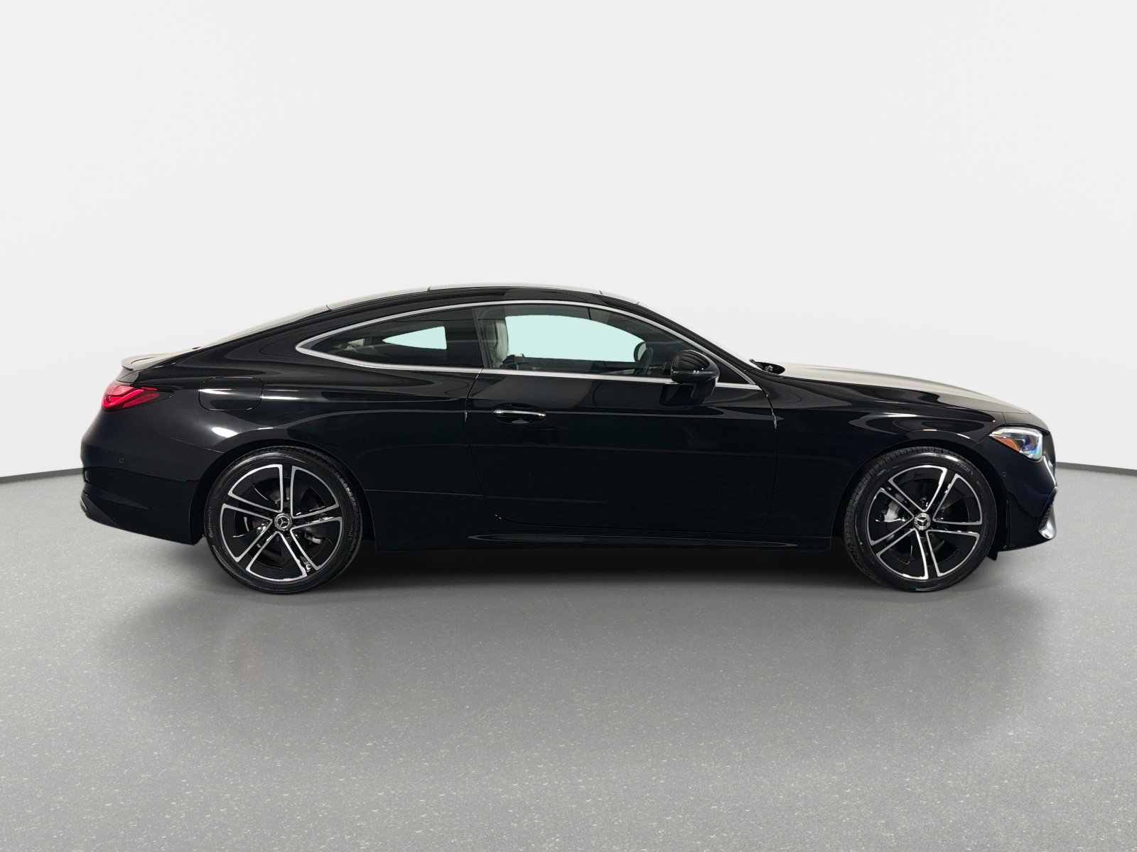 Used 2024 Mercedes-Benz CLE 300 4MATIC Coupe image 2