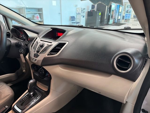Used 2011 Ford Fiesta SE FWD image 26