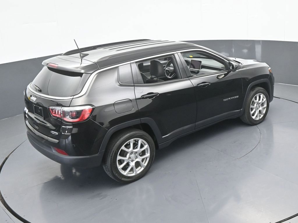 Used 2024 Jeep Compass Latitude image 45