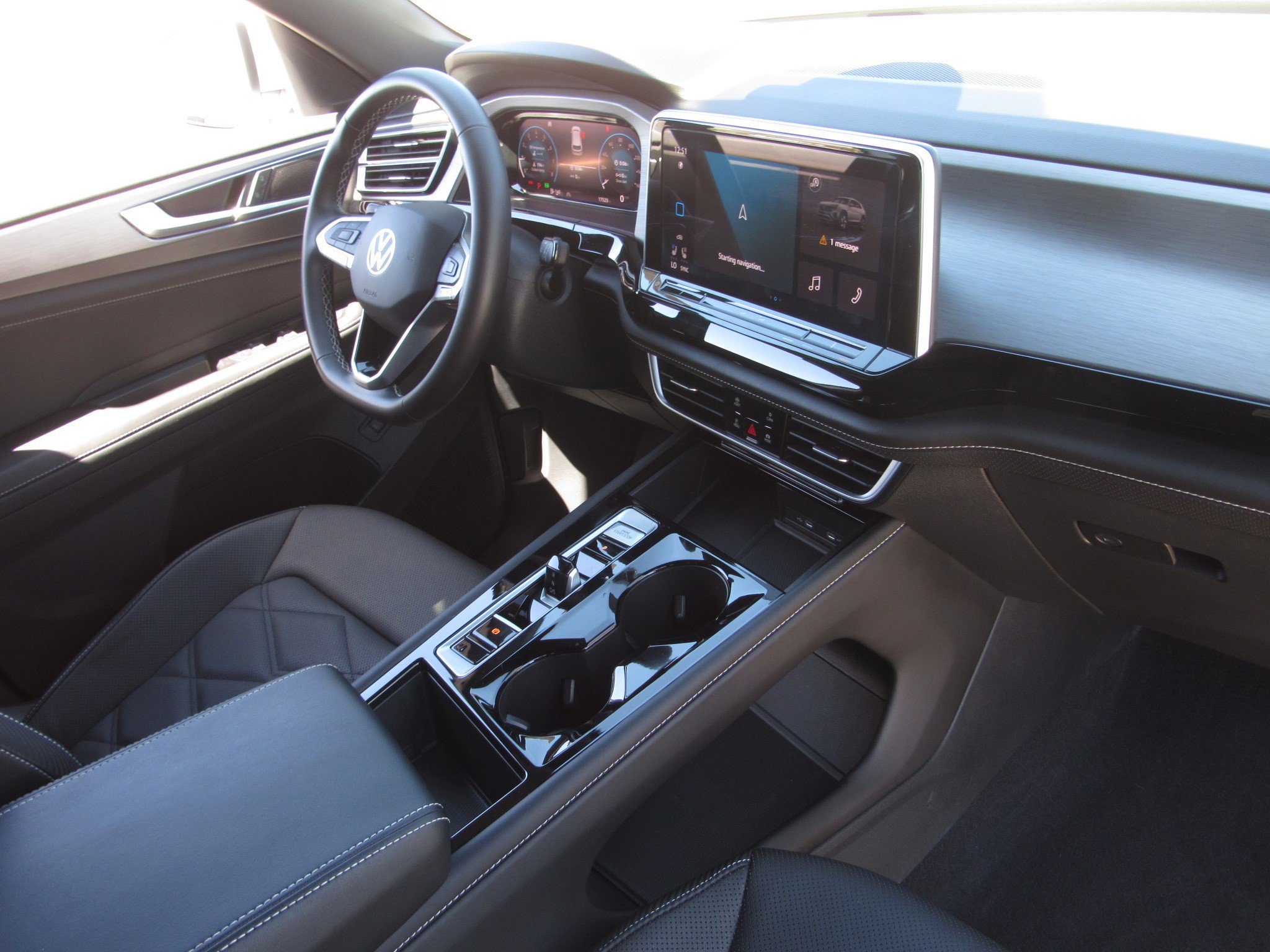 Used 2024 Volkswagen Atlas Cross Sport SE image 9