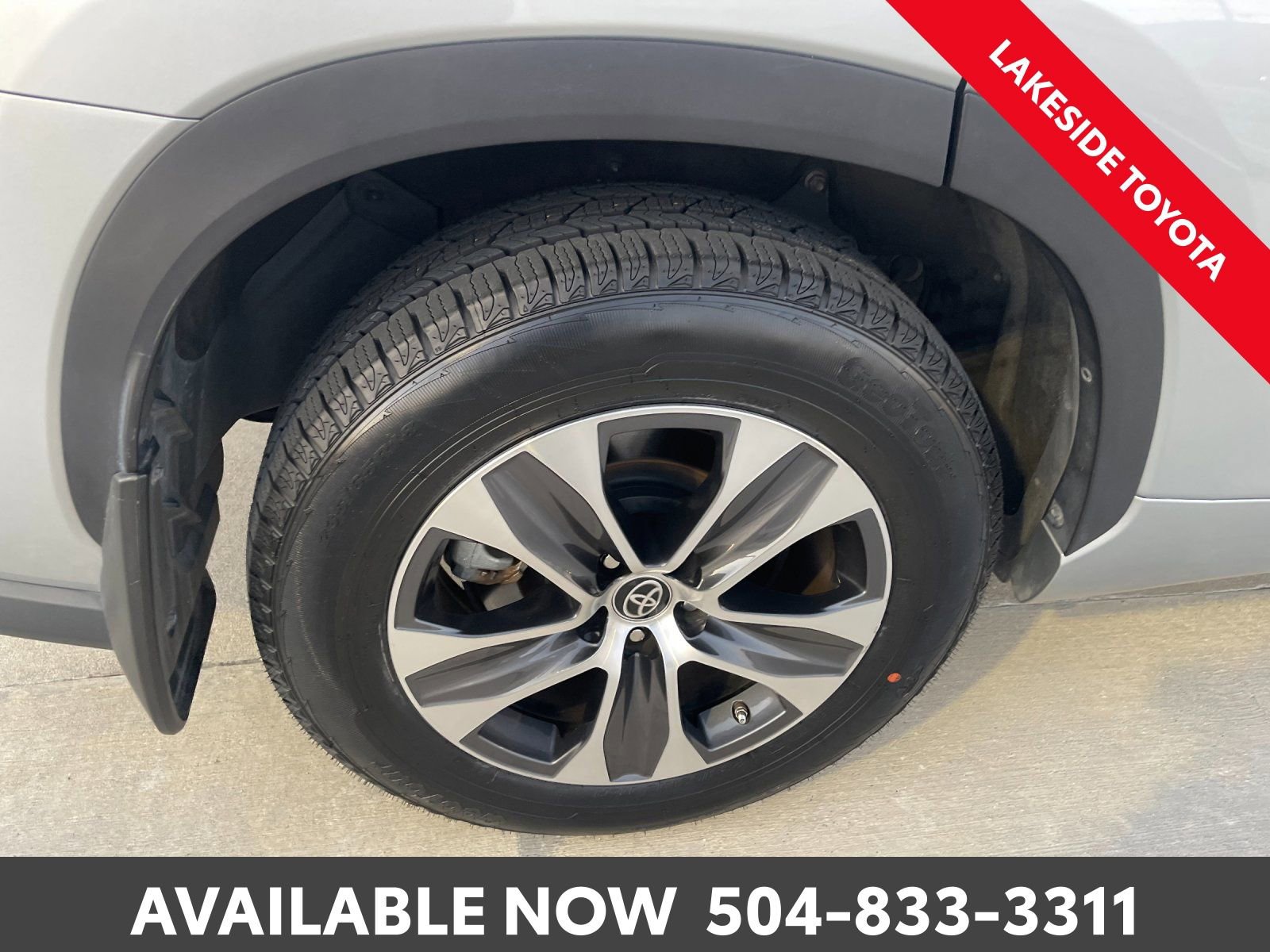 Used 2023 Toyota Highlander L image 12