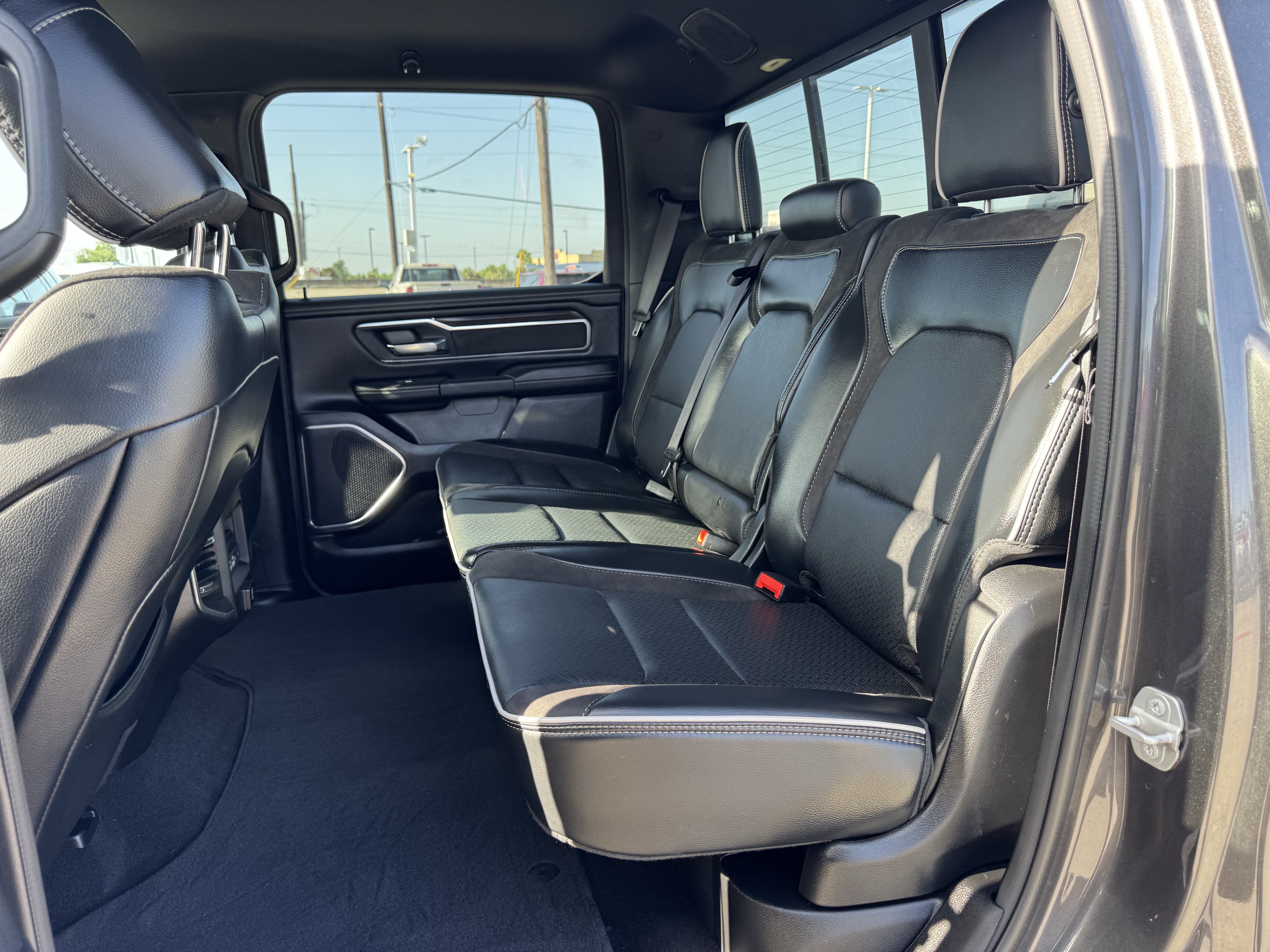 Used 2025 RAM 1500 Laramie w/ Sport Appearance Package AWD/4WD image 27