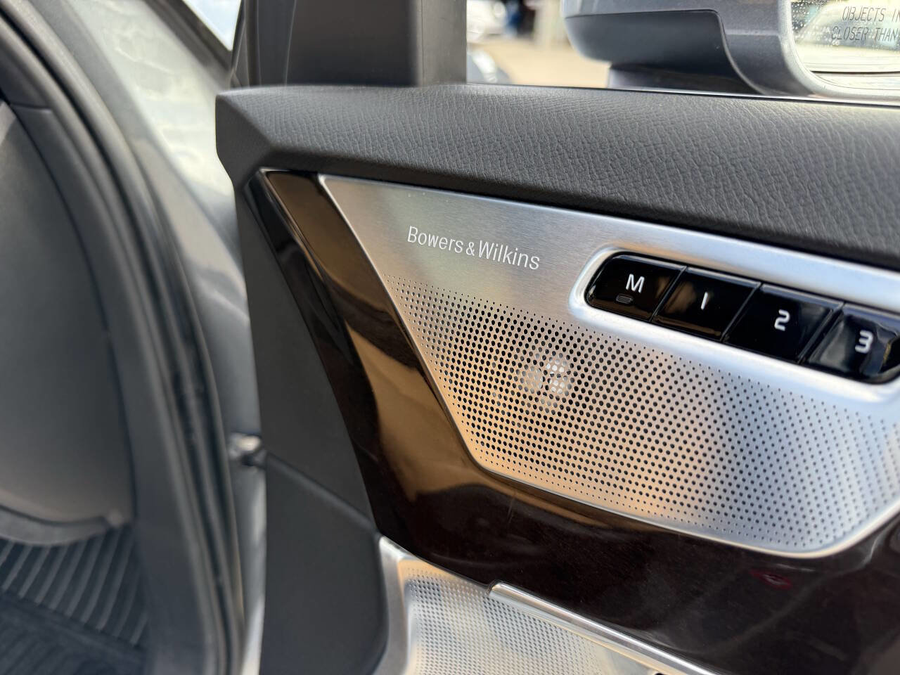 Used 2018 Volvo XC90 T6 Momentum w/ Convenience Package image 17