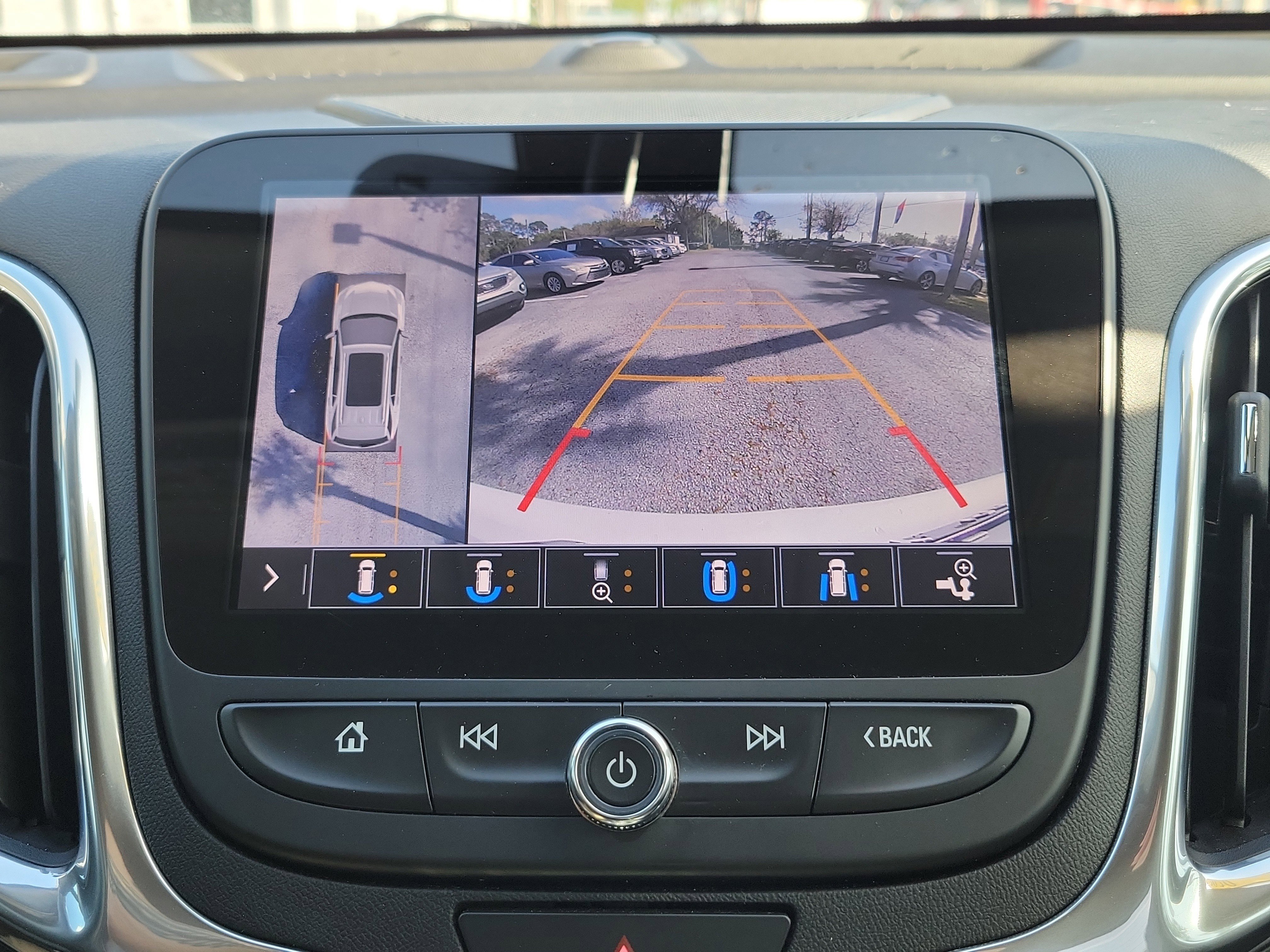 Used 2020 Chevrolet Equinox Premier image 36