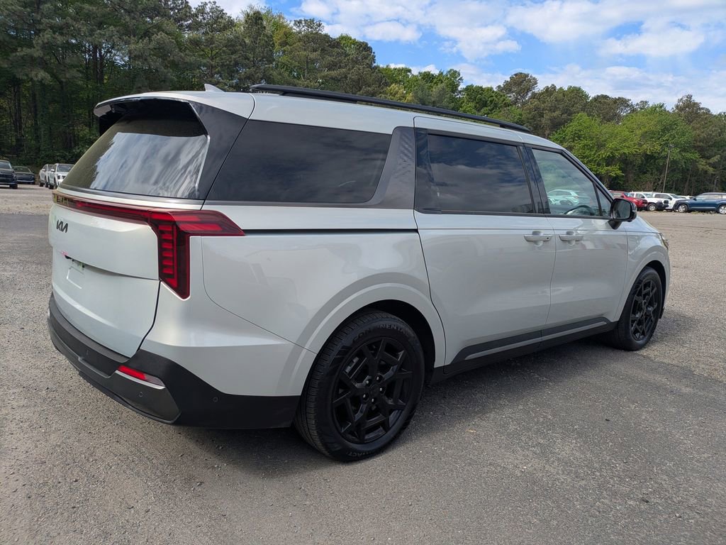 Used 2025 Kia Carnival SX Prestige image 4