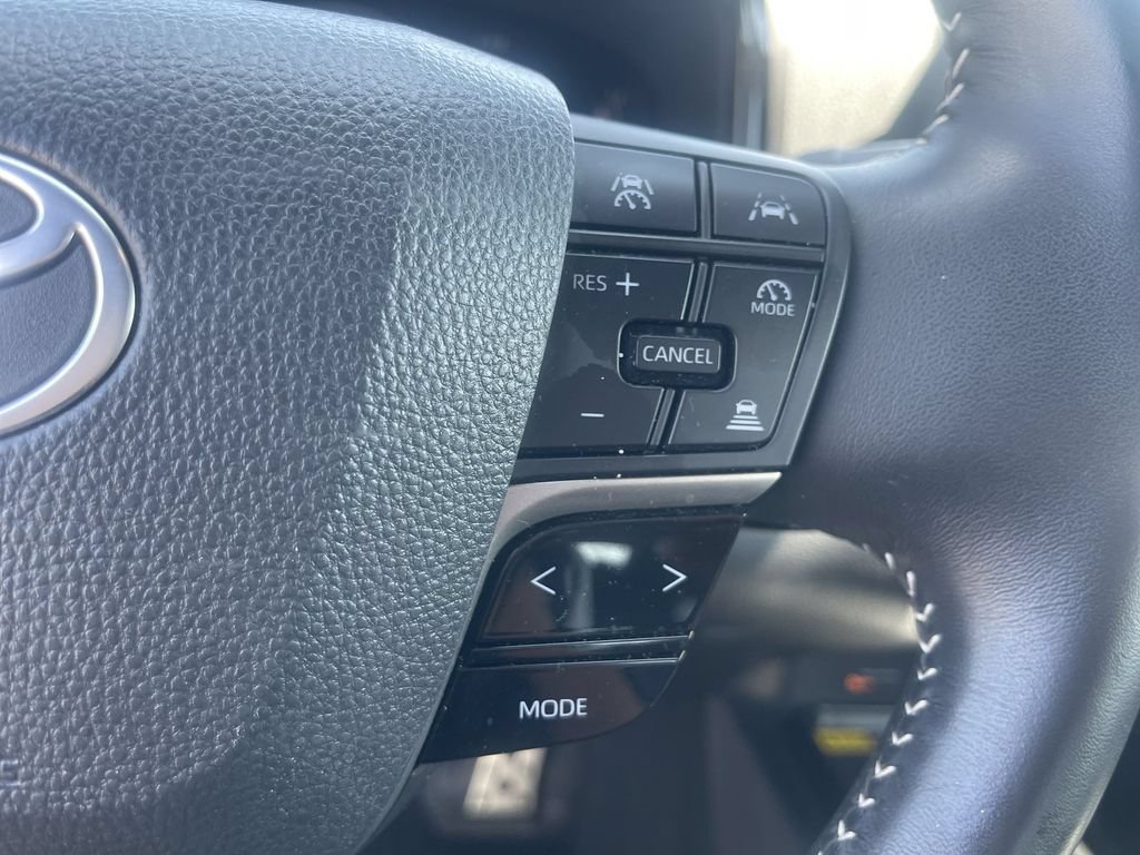 Used 2025 Toyota Camry SE FWD image 12
