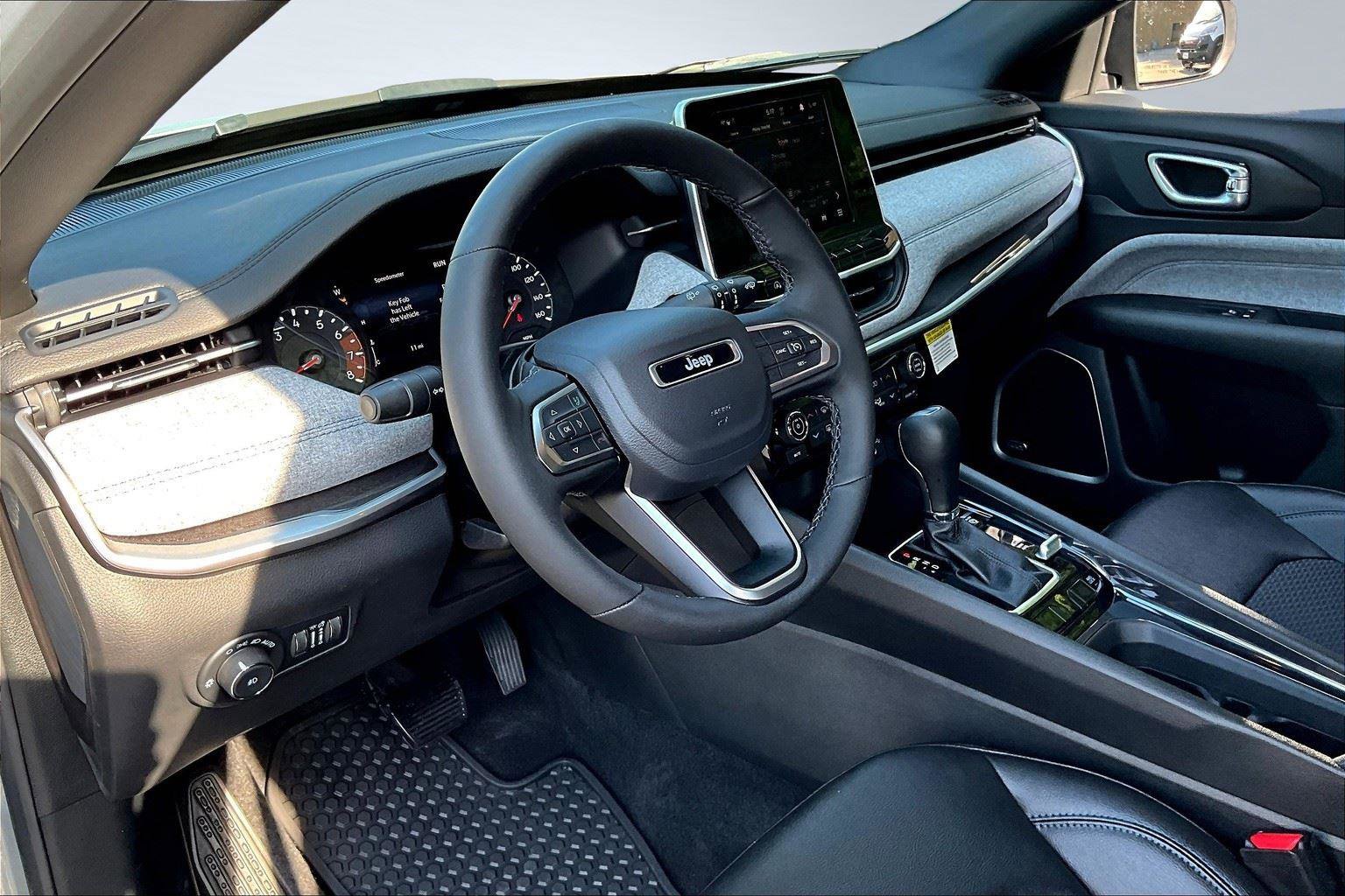 New 2025 Jeep Compass Latitude w/ Sun & Sound Group image 6