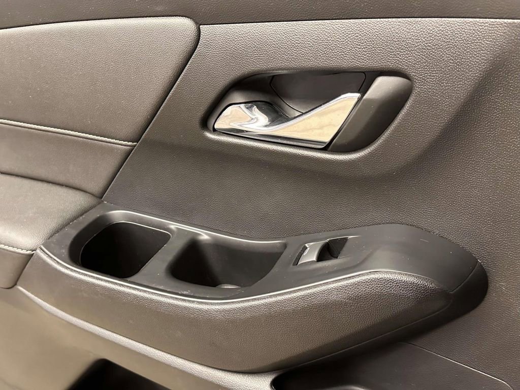 Used 2023 Chevrolet Traverse LT image 22