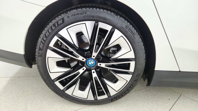 Used 2025 BMW i5 xDrive40 w/ Premium Package AWD/4WD image 62