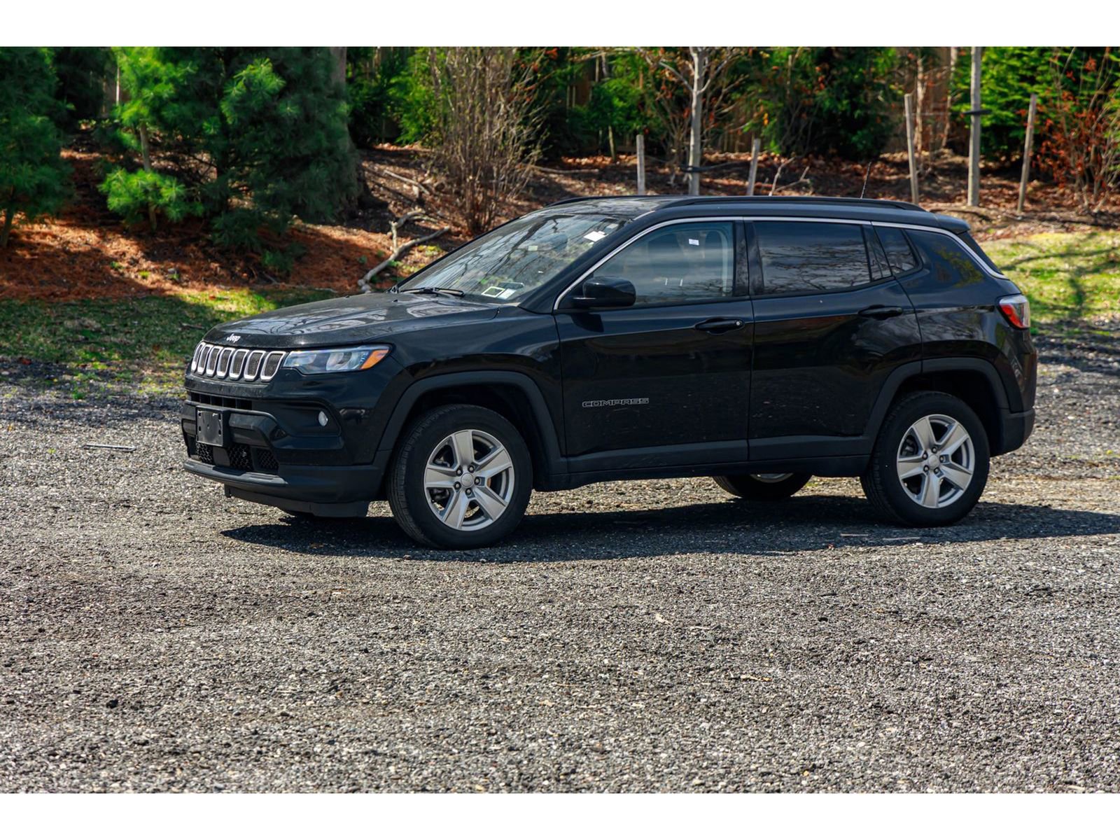 Used 2022 Jeep Compass Latitude image 3