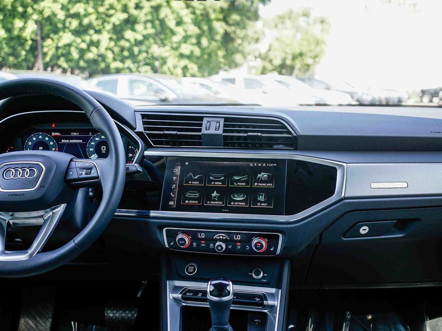 Used 2025 Audi Q3 2.0T Premium w/ Convenience Package image 13