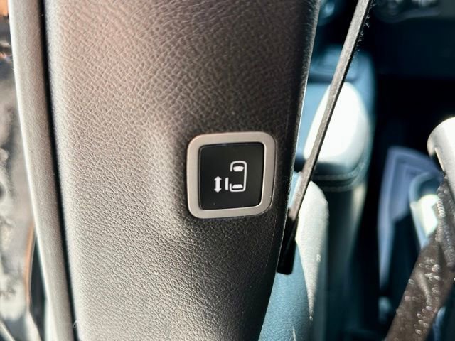 Used 2020 Chrysler Pacifica Limited w/ Advanced Safetytec Group FWD image 21