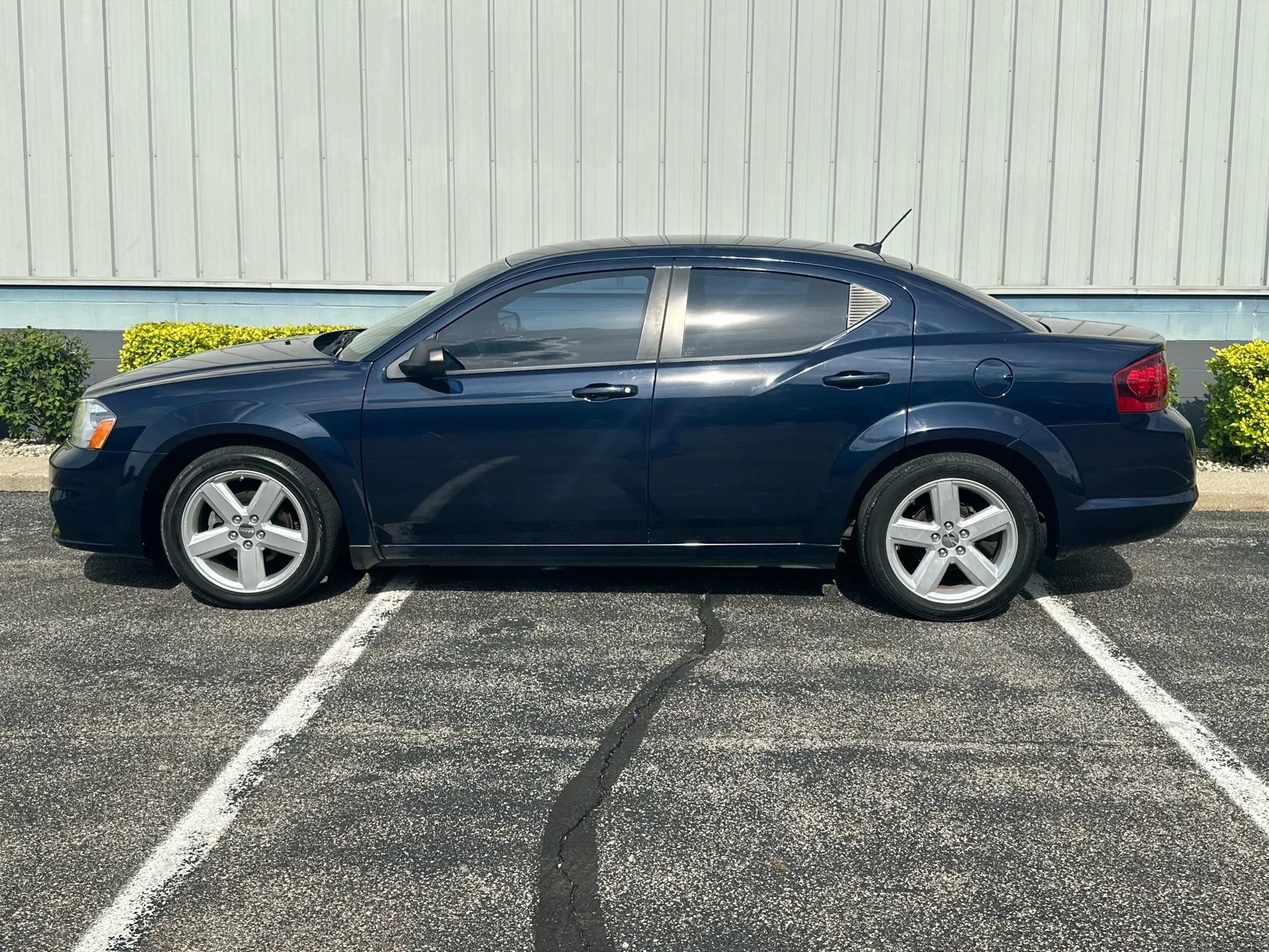 Used 2013 Dodge Avenger SE FWD image 4