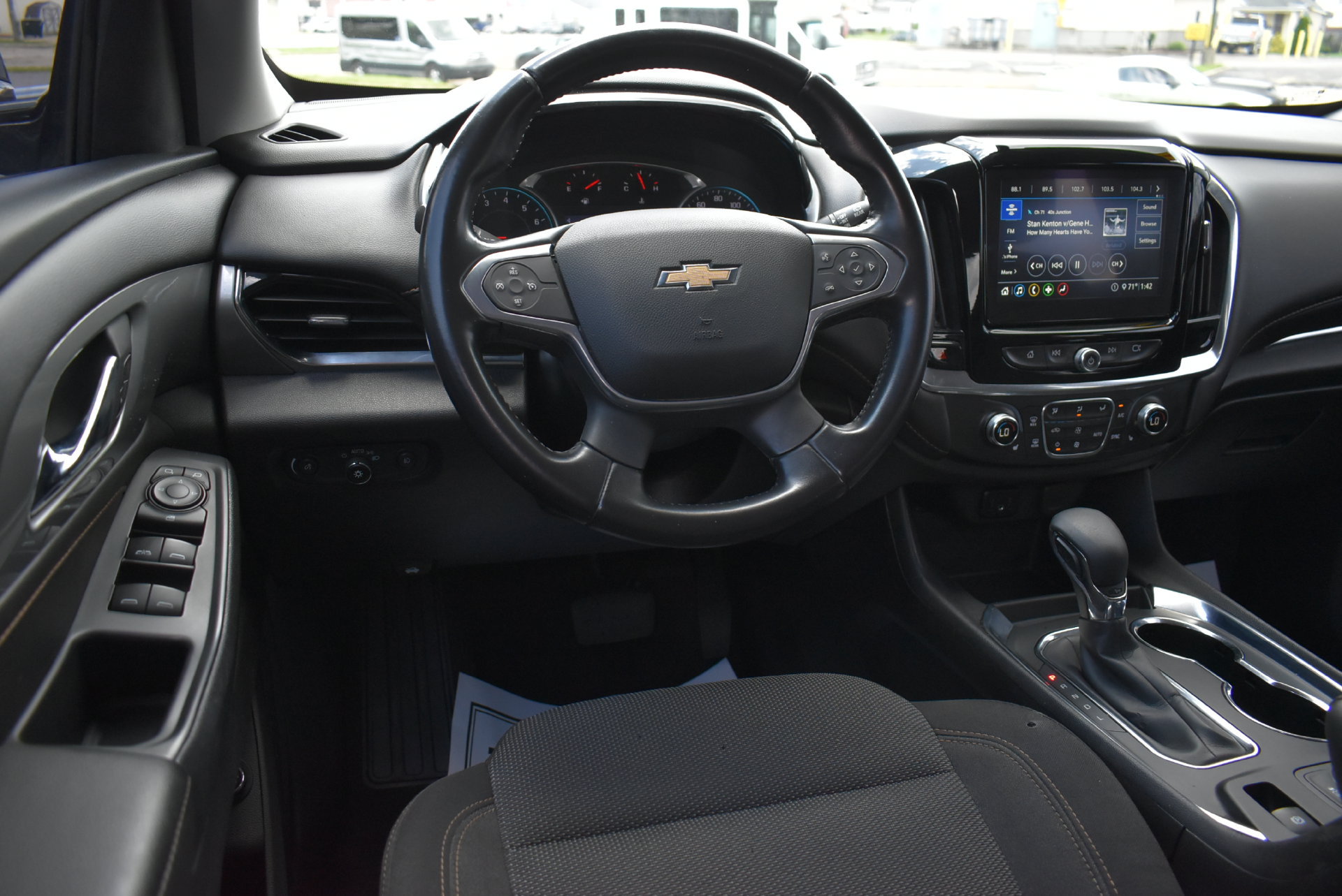 Used 2021 Chevrolet Traverse LT FWD image 19