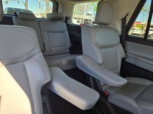 Certified 2025 Ford Expedition Active image 16