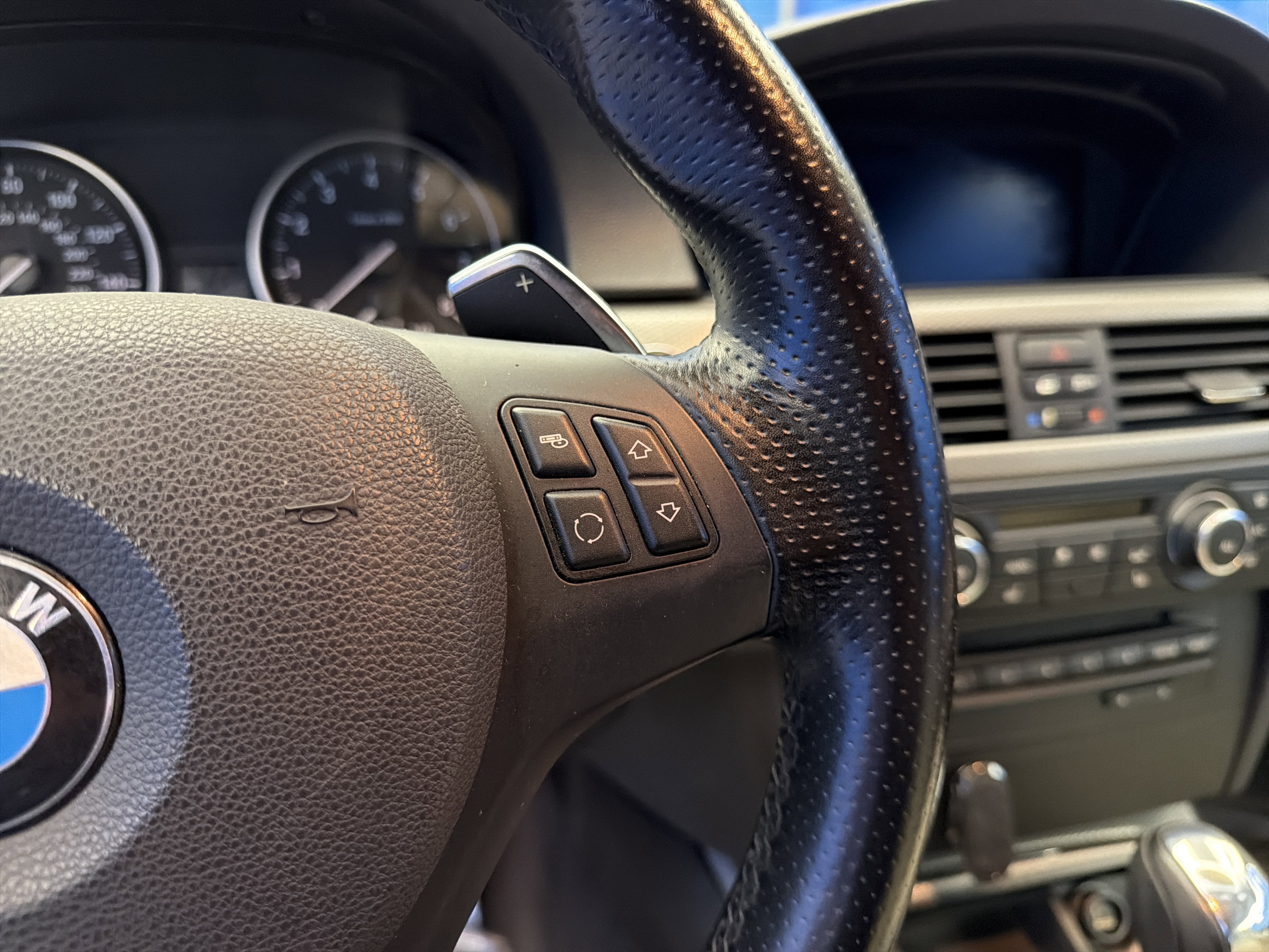 Used 2013 BMW 335i Convertible image 17