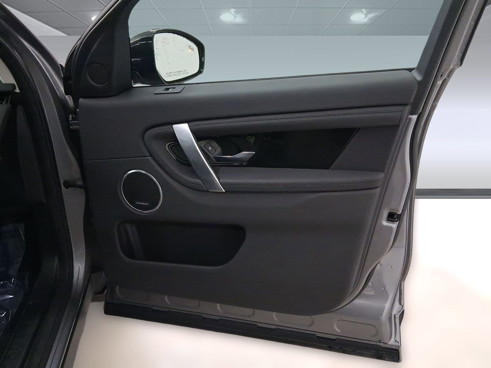 Used 2025 Land Rover Discovery Sport S image 34