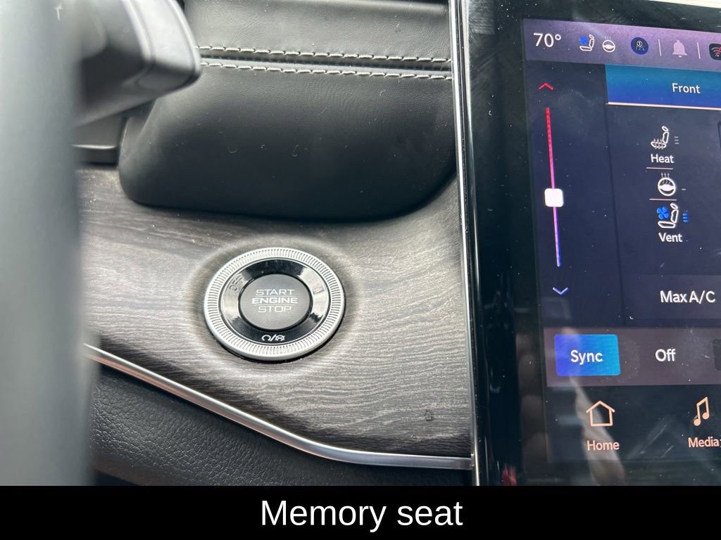 Certified 2022 Jeep Grand Cherokee Overland w/ Luxury Tech Group IV image 29