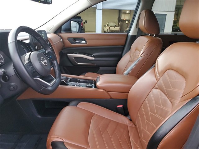 Used 2022 Nissan Pathfinder Platinum image 19