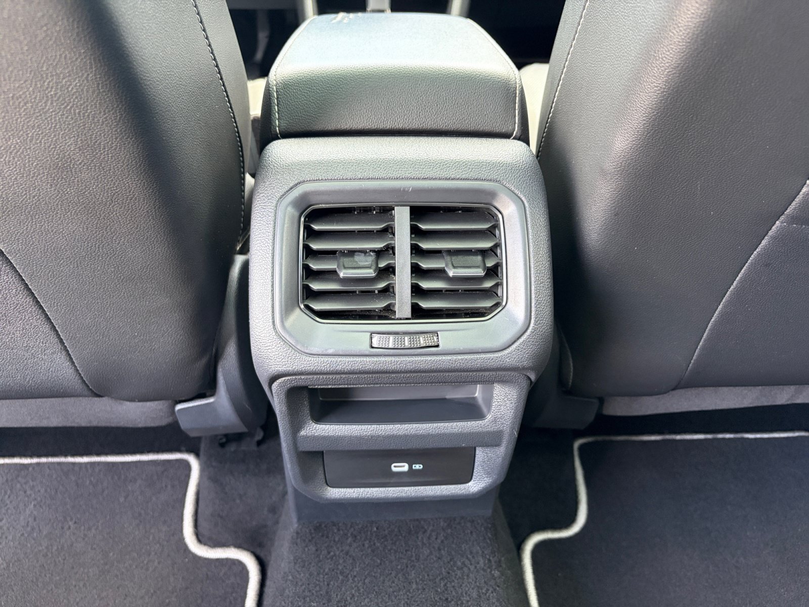 Certified 2023 Volkswagen Taos SEL AWD/4WD image 33
