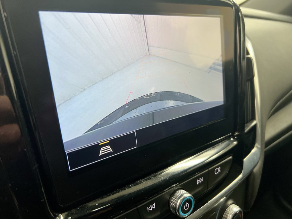 Used 2022 Chevrolet Traverse LT FWD image 14
