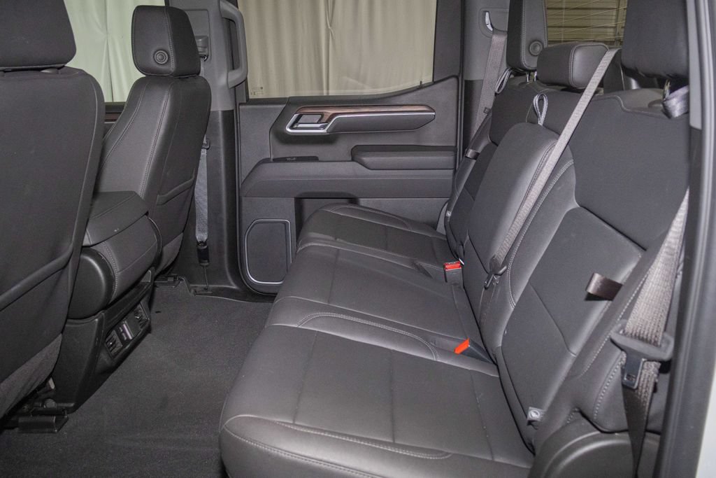 Used 2025 GMC Sierra 1500 SLT AWD/4WD image 13