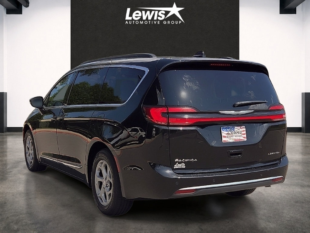 Used 2023 Chrysler Pacifica Limited FWD image 3