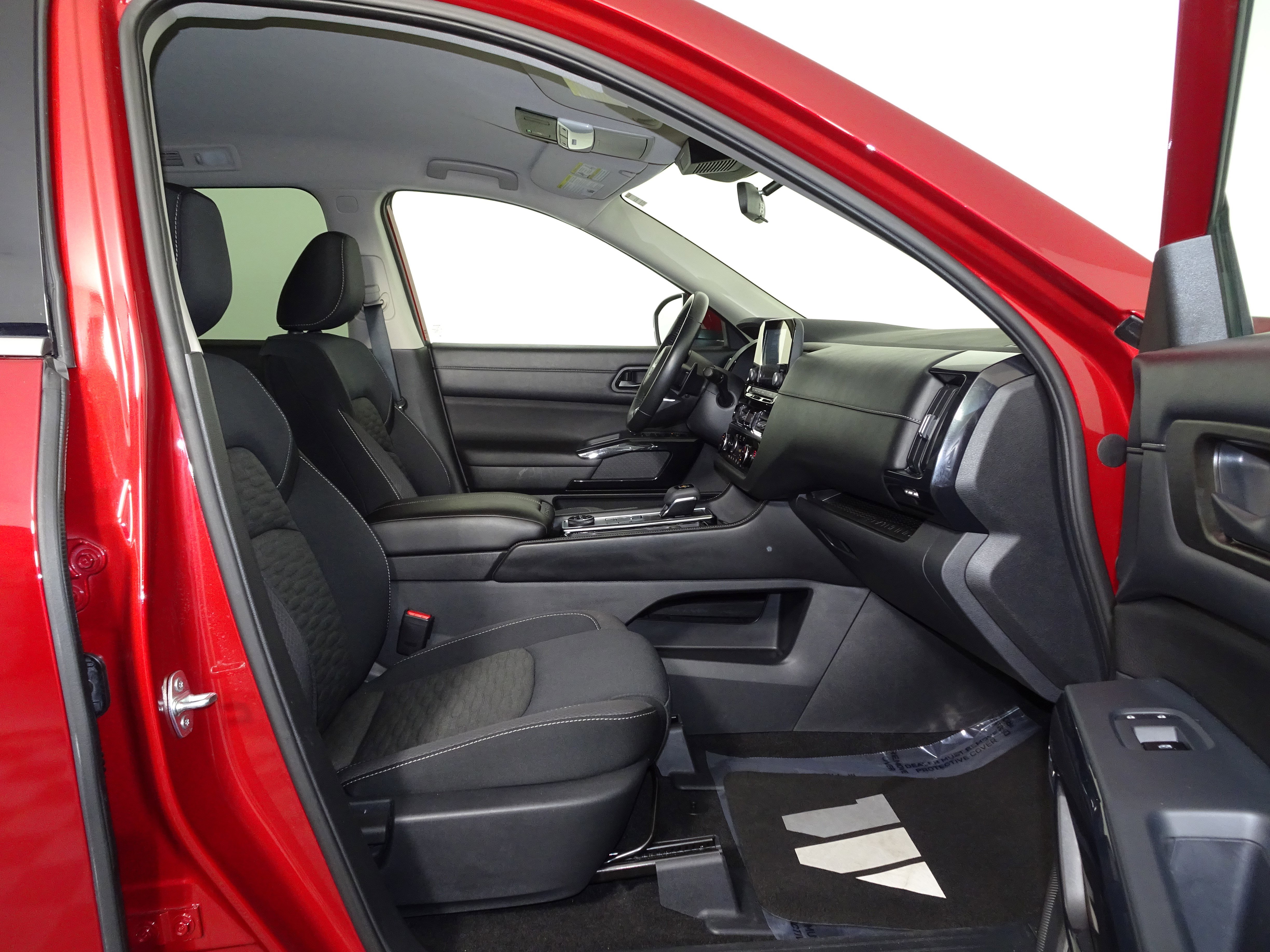 Used 2023 Nissan Pathfinder SV image 33