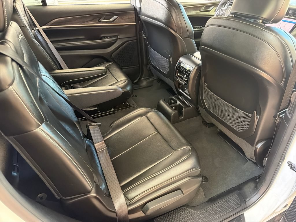 Used 2023 Jeep Grand Cherokee L Limited AWD/4WD image 33