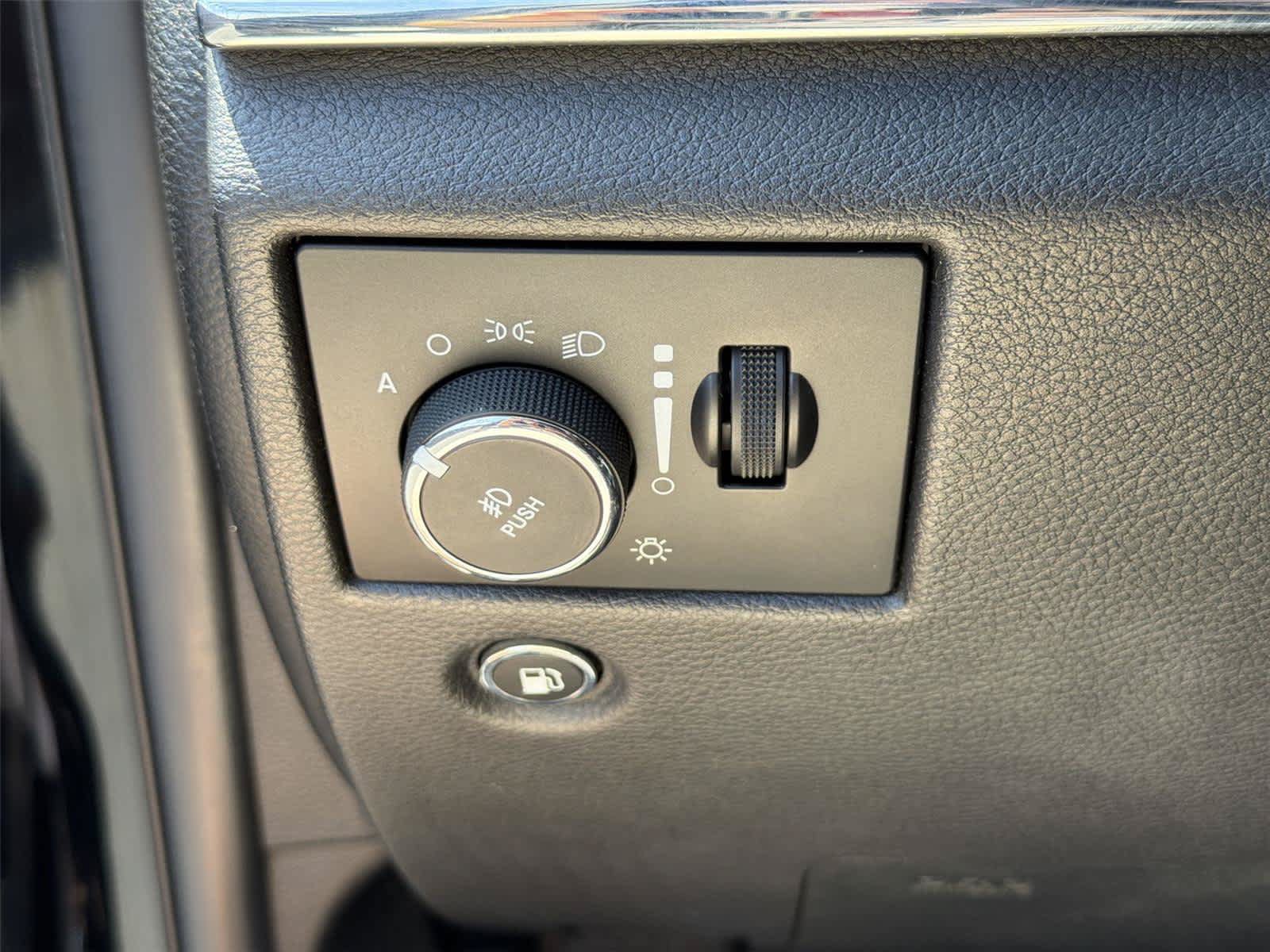 Used 2017 Jeep Grand Cherokee Limited RWD image 39