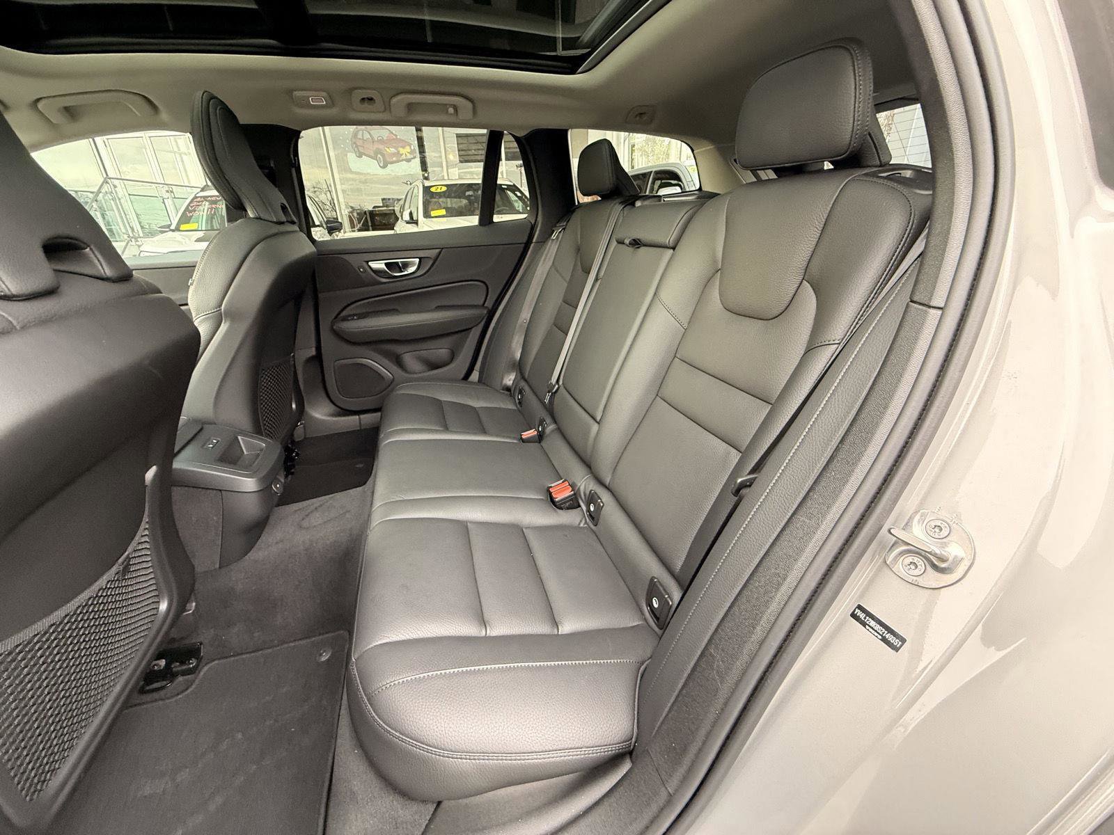 Used 2025 Volvo V60 B5 Cross Country Plus image 29