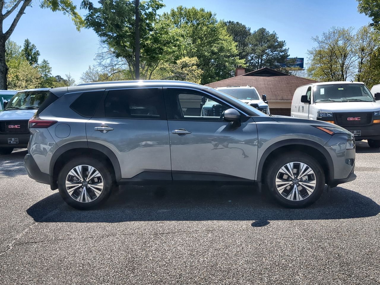Used 2023 Nissan Rogue SV w/ SV Premium B Package image 9