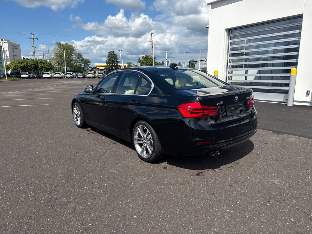 Used 2018 BMW 330i xDrive Sedan w/ Premium Package AWD/4WD image 3
