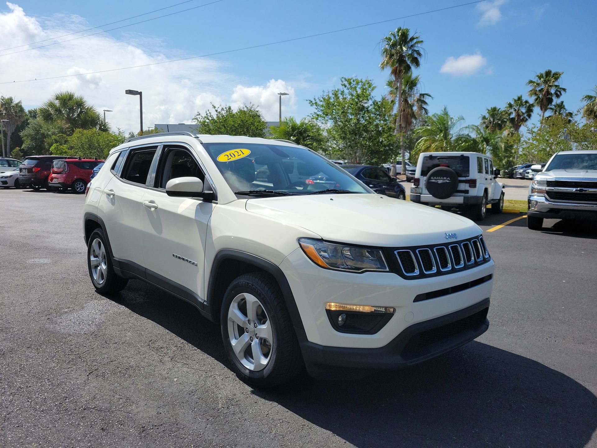 Used 2021 Jeep Compass Latitude FWD image 2
